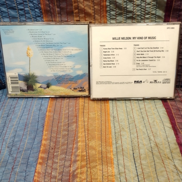 2 Willie Nelson CDs - Picture 2 of 4